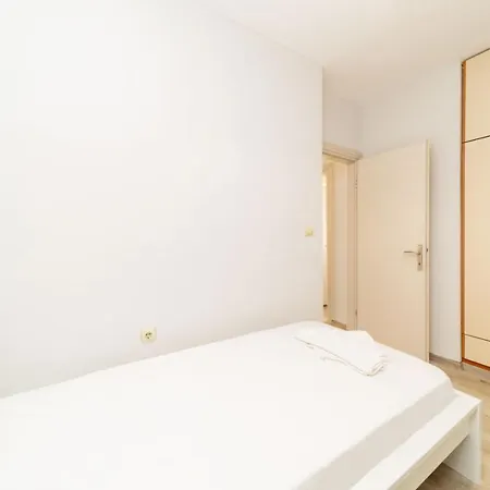 Refreshing Flat Within Walking Distance To Konyaalti With Sea View In Анталья